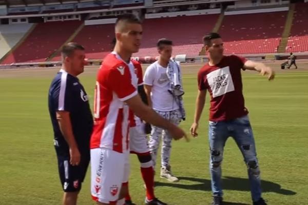 IGRAČI ZVEZDE PROBALI NOVU TRAVU NA MARAKANI: Savić odmah isprozivao Gobeljića, a Adžić traži da mu skrate teren! (VIDEO)