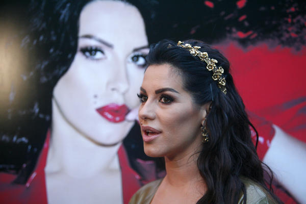 SKINULA SE I UHVATILA GRUDI RUKAMA! Isplivala tajna i najvrelija Sekina fotka ikada! (FOTO)