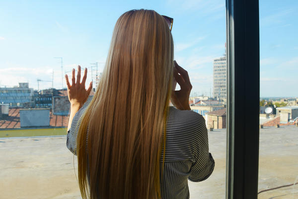 ZVALA SAM PRIVATNOG DETEKTIVA JER ME VARA DEČKO! Ovim pitanjima je potvrdio neveru, a ponudio je i MEDENU ZAMKU!