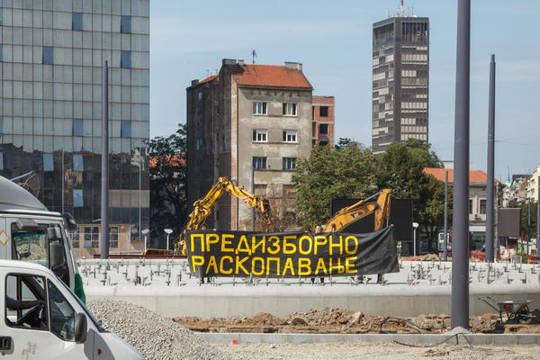 OSVANULI BANERI ŠIROM BEOGRADA SA ISTOM PORUKOM: Da li se slažete sa ovom akcijom? (FOTO)