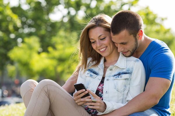 3 stvari koje radi samo muškarac koji te voli više nego što to kaže! (FOTO) (GIF)