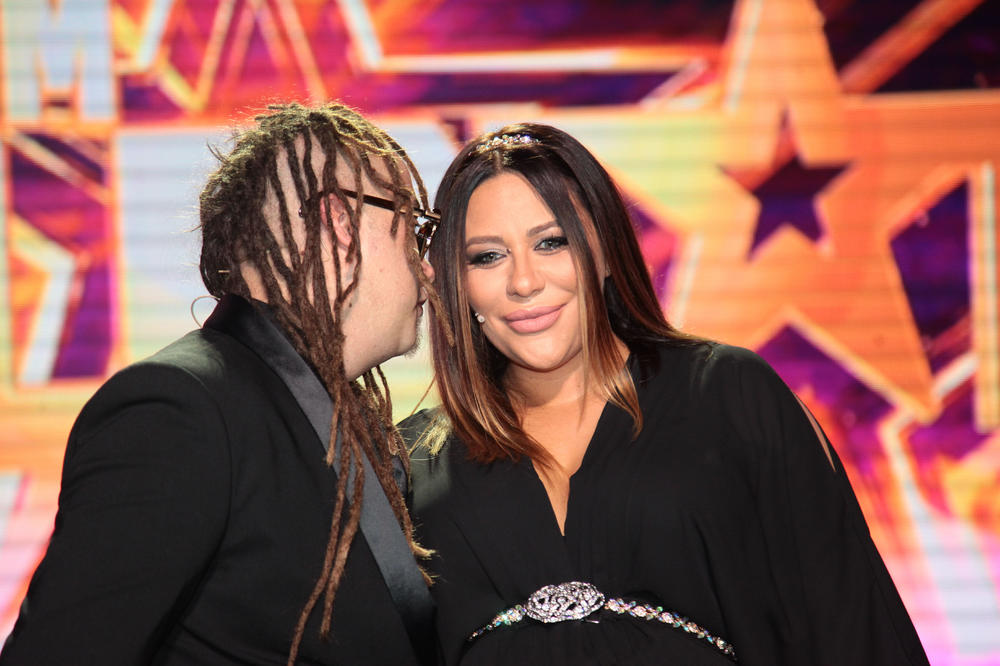 ANA NIKOLIĆ PRVI PUT U JAVNOSTI POSLE POROĐAJA! Fanovi zgranuti njenim izgledom, a šta vi kažete? (VIDEO)