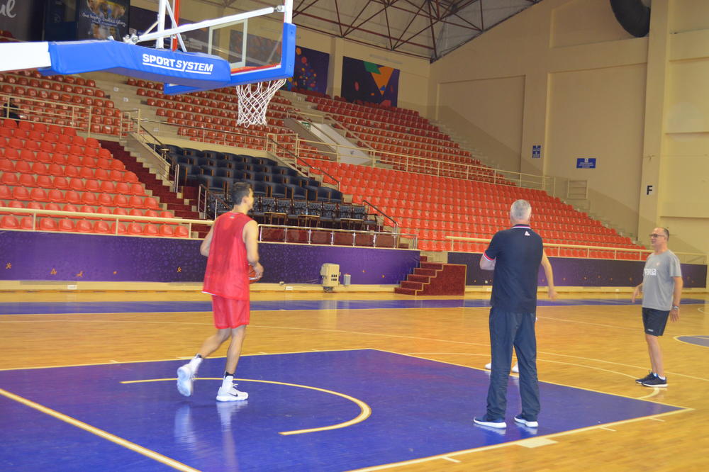 ORLOVI, TO SE ZOVE VETAR U LEĐA! Veliko pojačanje na treningu Srbije pred meč sa Mađarskom! (VIDEO)