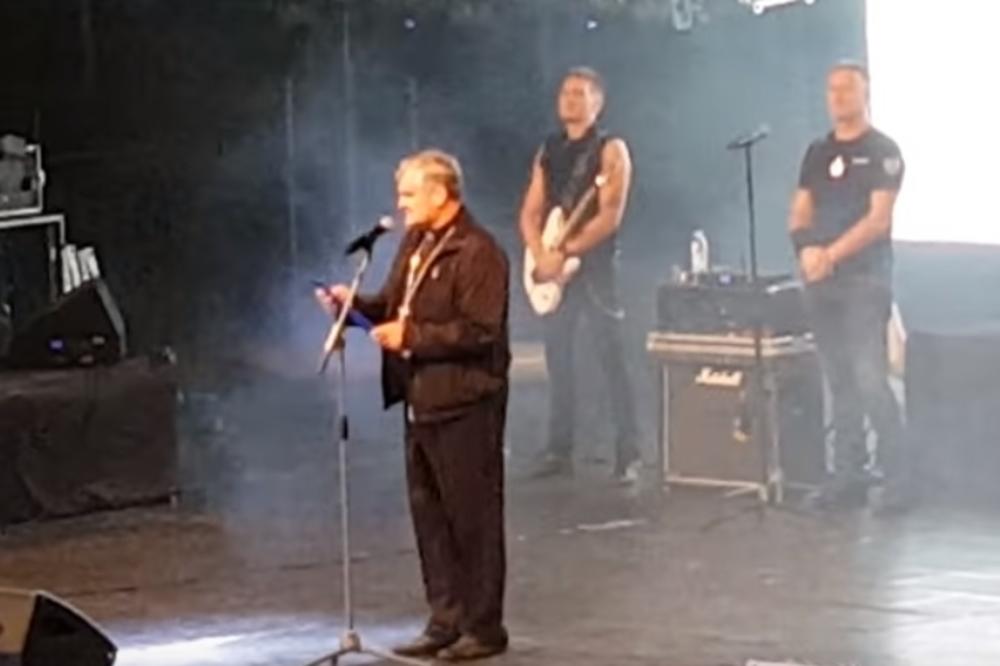 OPROSTI IM BOŽE: Hrvatski biskup na sceni sa Tompsonom, recitovao MOLITVU! (VIDEO)