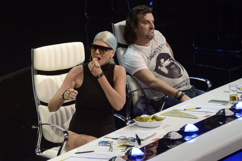 KARLEUŠA ZARATILA SA LUKASOM! Nije joj došao na slavlje, a ona GA ŽESTOKO PROZVALA!