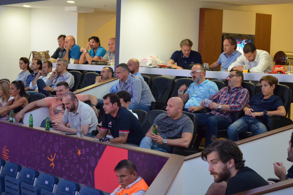 KAKVA GOSPODA! Kumare došle da bodre Saletove "orlove" u Istanbulu! (FOTO)