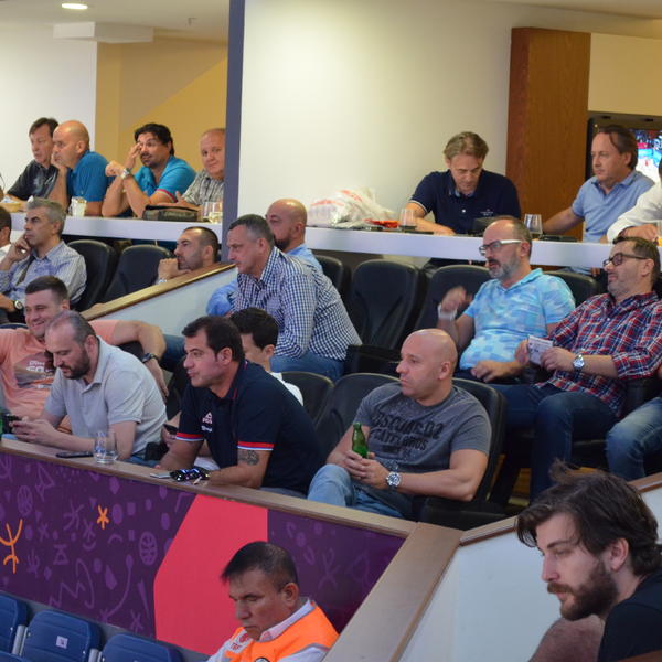 KAKVA GOSPODA! Kumare došle da bodre Saletove "orlove" u Istanbulu! (FOTO)