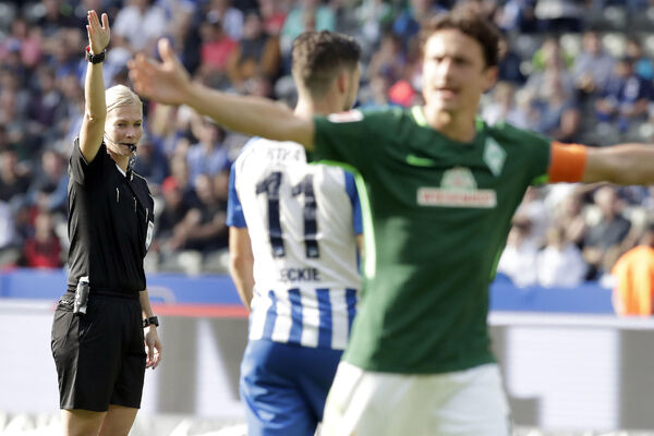 NEMICA KOJA JE U VAR SOBI PONIŠTILA GOLOVE MILANA: Radi u policiji, i ne sudi od prošle godine!