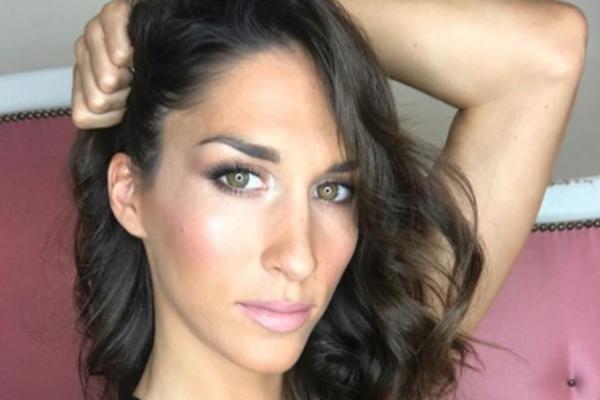 AUU,KAKVE NOGE! PORODILA SE PRE SAMO MESEC DANA: Srpska glumica VRELIM IZGLEDOM ostavlja bez daha, lajkovi PLJUŠTE!