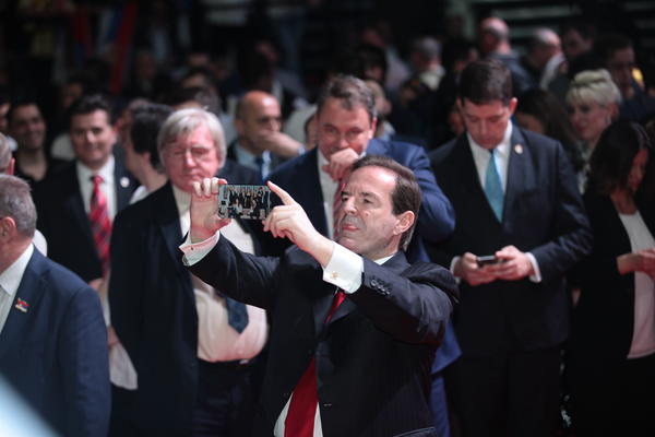 PRVO POKORNI SLUGA, A ONDA TOTALNI PREOKRET! Bogoljub Karić: Ja sam SRPSKI TRAMP i hoću da budem PREMIJER SRBIJE!