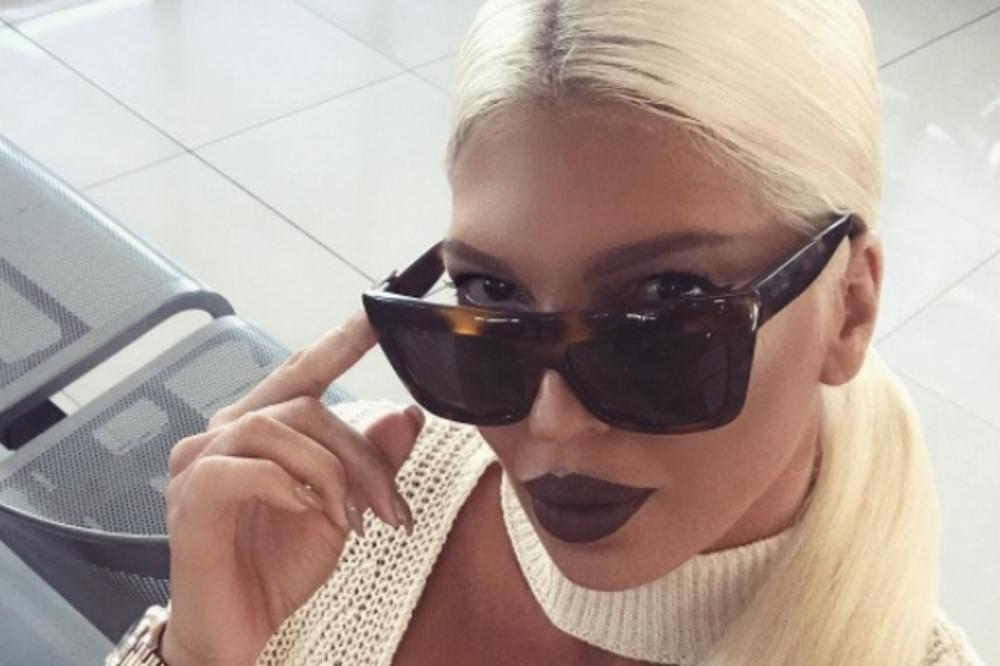 KARLEUŠA UŽASNO ISPLJUVALA CECU: Da li je ovo previše, čak i od nje?