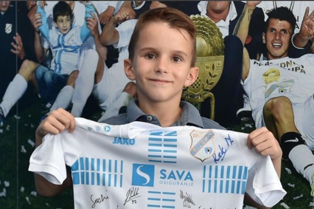 Dečak koji je odbio Vučićev savet da navija za Zvezdu ili Partizan, dobio nagradu za svoju lojalnost u Hrvatskoj! (FOTO)
