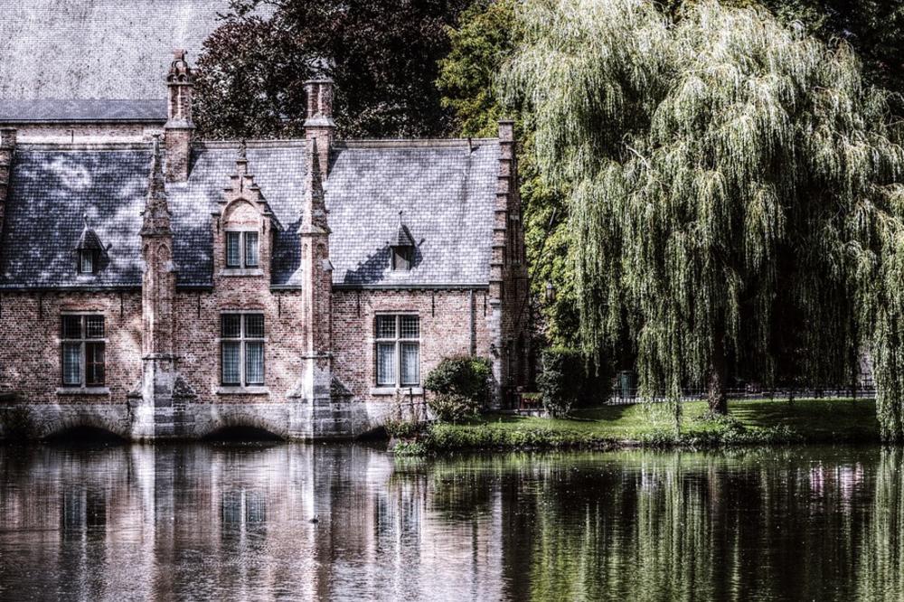 POLITIČAR NAĐEN ZAKLAN NA GROBLJU: Monstruozno ubistvo potreslo Evropu!