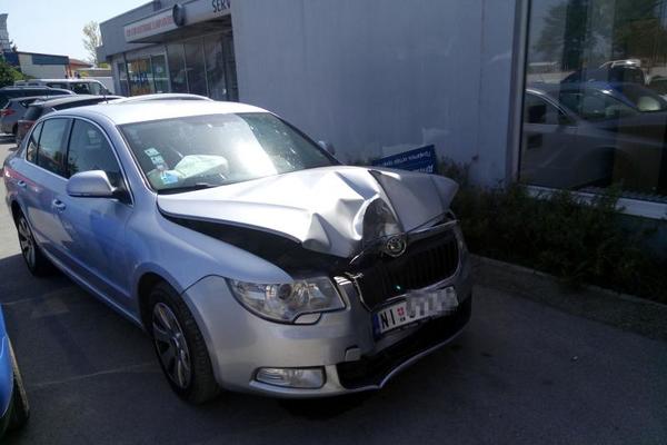 SAMO BAHATO, NAROD ĆE SVE DA PLATI: Predsednik opštine SLUPAO LUKSUZNI SLUŽBENI AUTO!