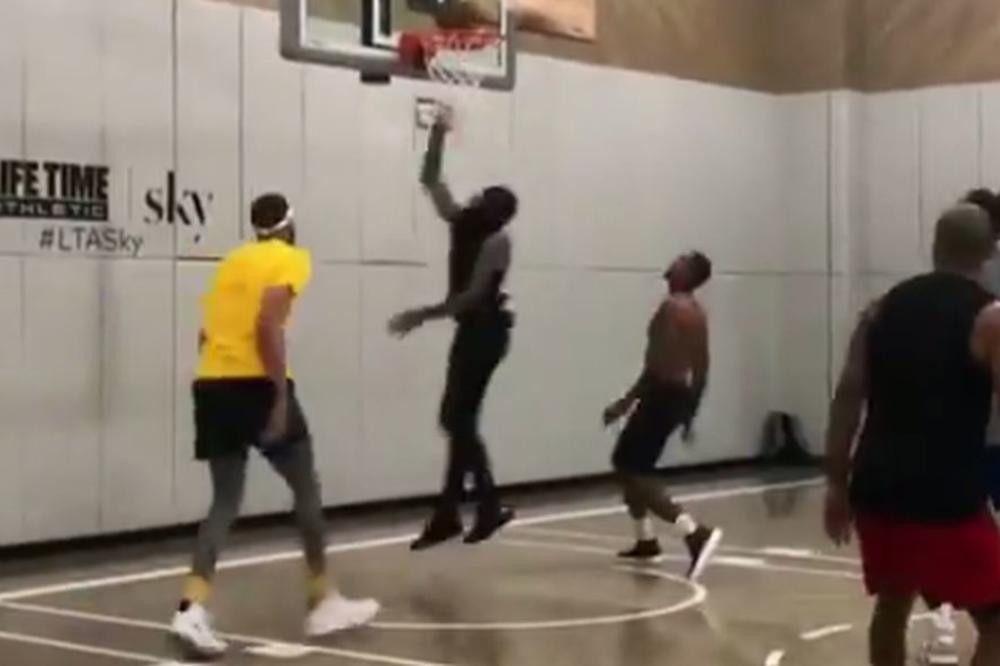 Partija basketa u kraju: Melo, Pol i Harden na jednoj, Vestbruk i Farid na drugoj strani, a mrežice se usijale! (VIDEO)