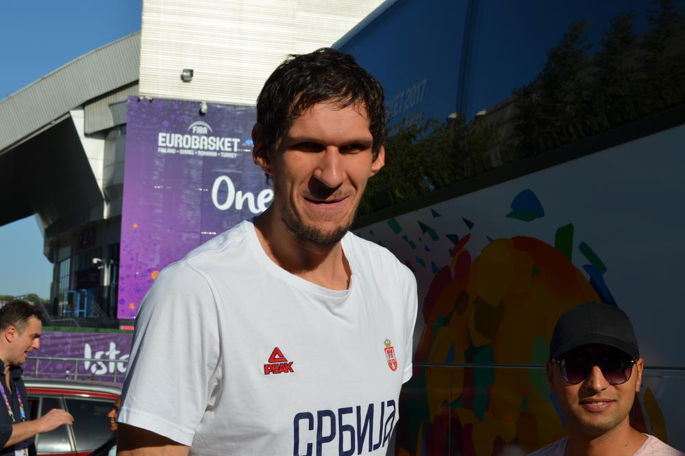 Ako ste mislili da Boban Marjanović sa svojih 2.22 nije savitljiv, razmislite ponovo! Ili još bolje - pogledajte ovu fotku! (FOTO)