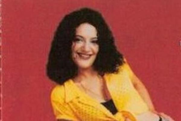 SAMO, SAMO, SAMO DA TI BUDE KAO MENI, OOO: Svi znate ovu pevačicu i njene pesme, a evo kako je izgledala pre 29. godina!  (FOTO)