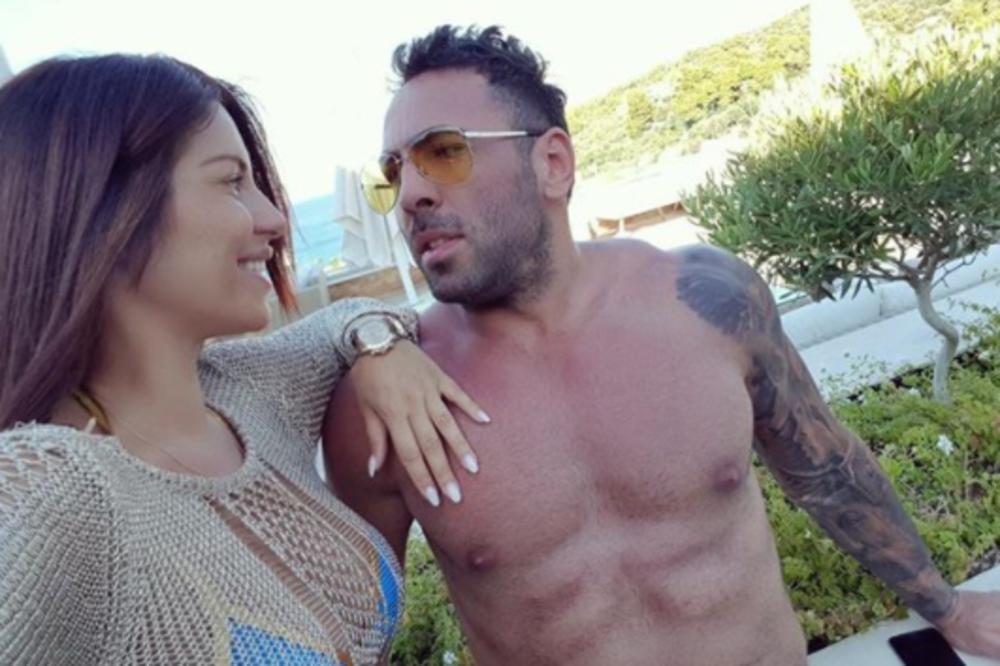 MAKSIMALNO UŽIVANJE: Seka zajahala Veljka na bazenu, i otkrila kako mu tepa! (FOTO)