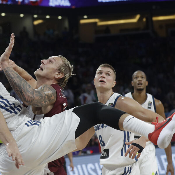 Meč koji će se dugo, dugo pamtiti! Slovenija posle trilera zakazala megdan sa Španijom! (VIDEO)