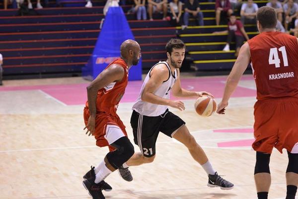 Partizan bez svojih glavnih igrača nije mogao ni da parira Obradovićevoj Lokomotivi, ali je novi Amerikanac bio odličan!