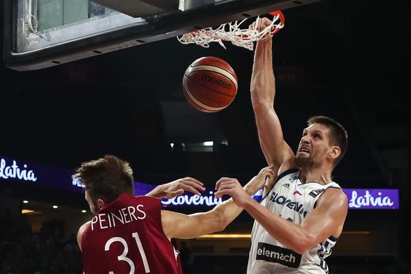 TOP 5 POTEZA DANA: Ono kad se cimeri poznaju u dušu, trojka s parkinga, španski zid i ko nosi obruče kući za uspomenu! (VIDEO)