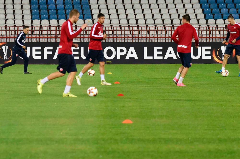 Po zimi, kiši, suncu, snegu ili košavi! Igrači Zvezde ne biraju uslove za pobedu na startu Lige Evrope! (FOTO) (VIDEO)