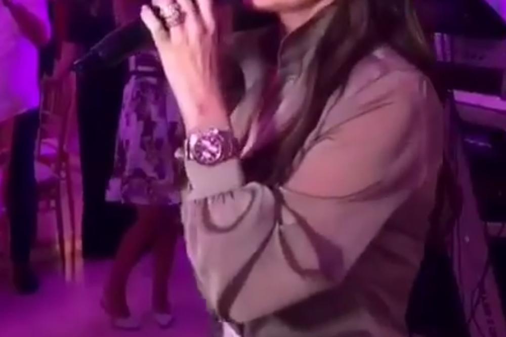 CECA U NEVIĐENO SEKSI IZDANJU: Zapalila je SVADBU ovim POTEZOM! (VIDEO)