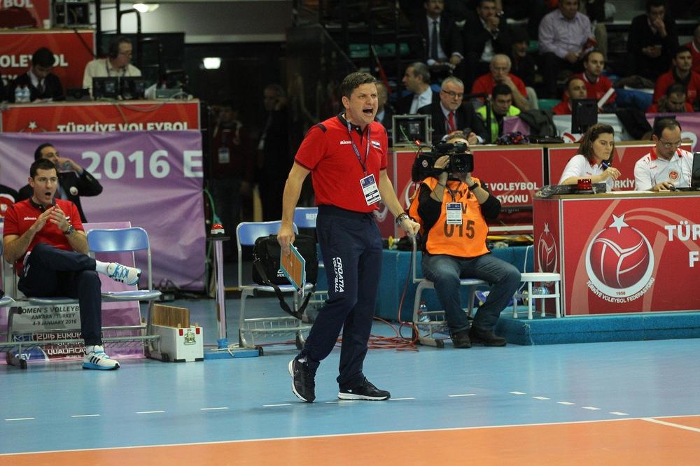 SKANDAL U HRVATSKOJ: Selektor Srbin "dodirivao" odbojkašicu Hrvatske?