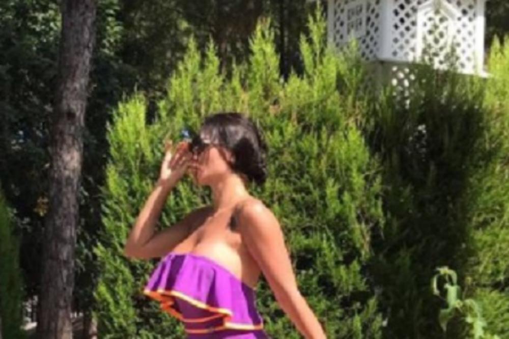 HTELA JE DA POKAŽE TRUDNIČKI STOMAK: Mia nikada provokativnija, a svi su gledali samo u OVO! (FOTO)