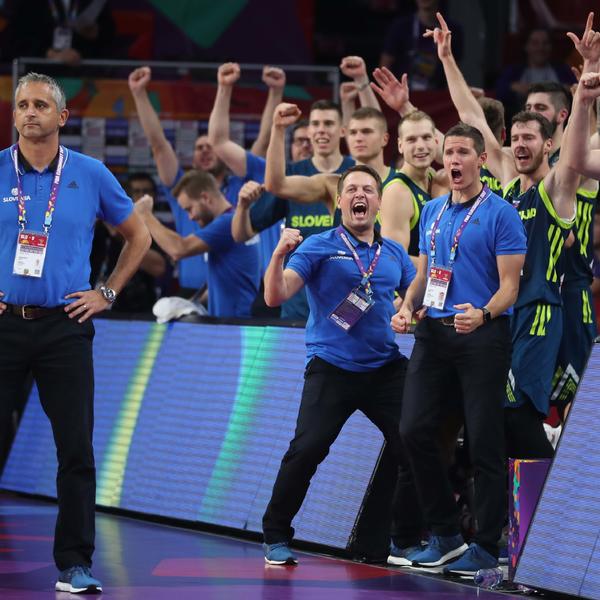 Daj da pregazimo ove Slovence! (FOTO)