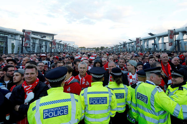 25 godina ih nigde nije bilo, a sada su pokvarili sve! Arsen Venger besan na navijače Kelna!