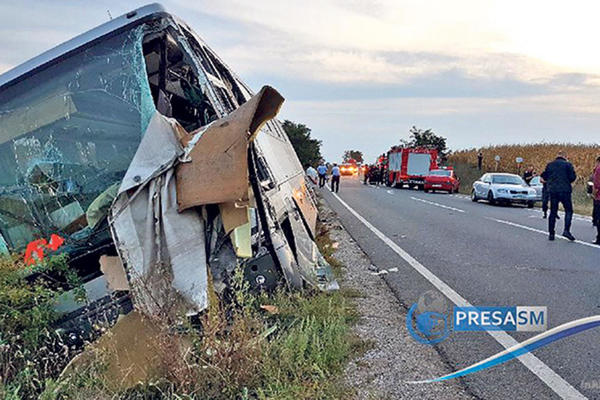 TRINAESTORO POVREĐENO U AUTOBUSU: Radnici iz Srbije imali saobraćajku u Rumuniji (FOTO)