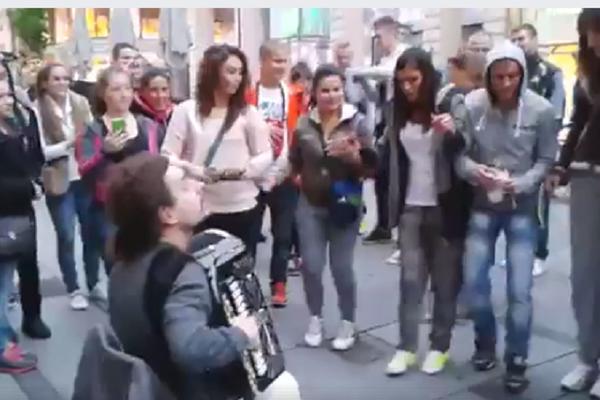 KOLO USRED BEĆA I NAŠA ZASTAVA! Haos na ulicama, Srbi igraju, ali, kako se sve završilo? (VIDEO)