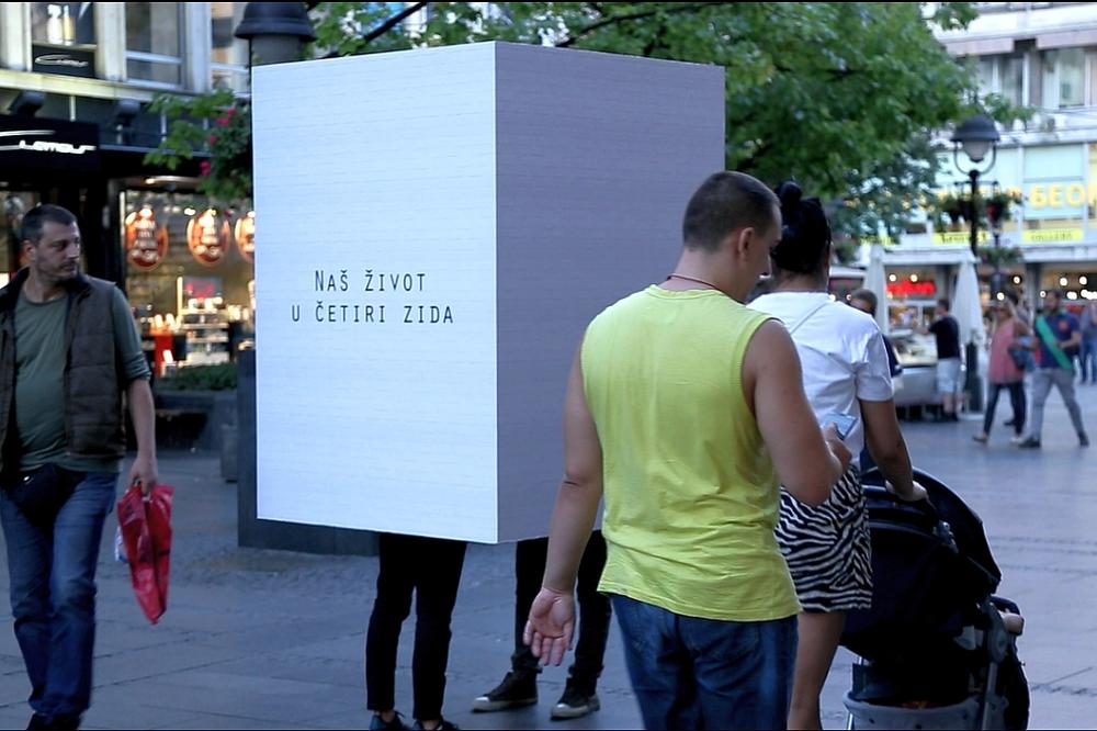 O ČEMU SE RADI? Misteriozna kutija usred Beograda! (FOTO)