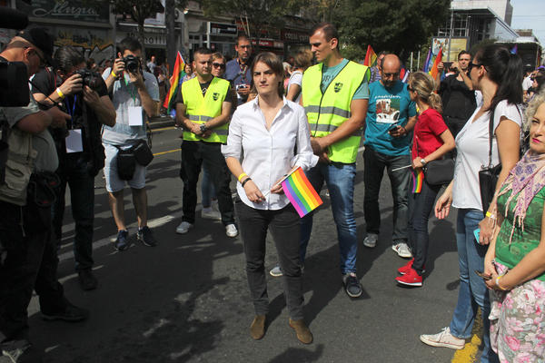 PREMIJERKA I MINISTRI NA PRAJDU: Brnabićeva na čelu kolone na sutrašnjoj PARADI PONOSA!