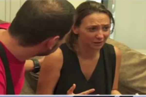 POGLEDAJTE TRENUTAK KAD JE NOVINARKA PINKA UDARENA U GLAVU: Gordana Uzelac u suzama posle napada! (VIDEO)