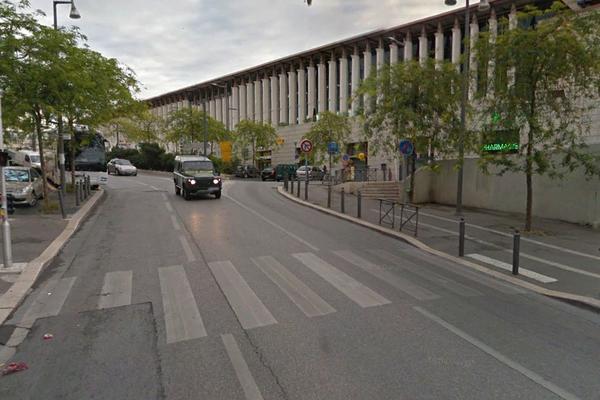 HOROR U MARSEJU: Američkim turistkinjama sipali KISELINU U LICE!