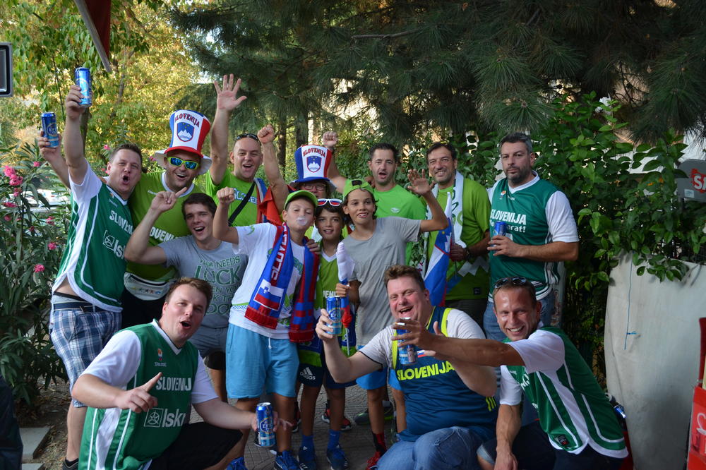 RAT JE POČEO! Slovenci žele zmago i već su pijani, Srbi se pitaju: gde su naši navijači? (VIDEO) (FOTO)