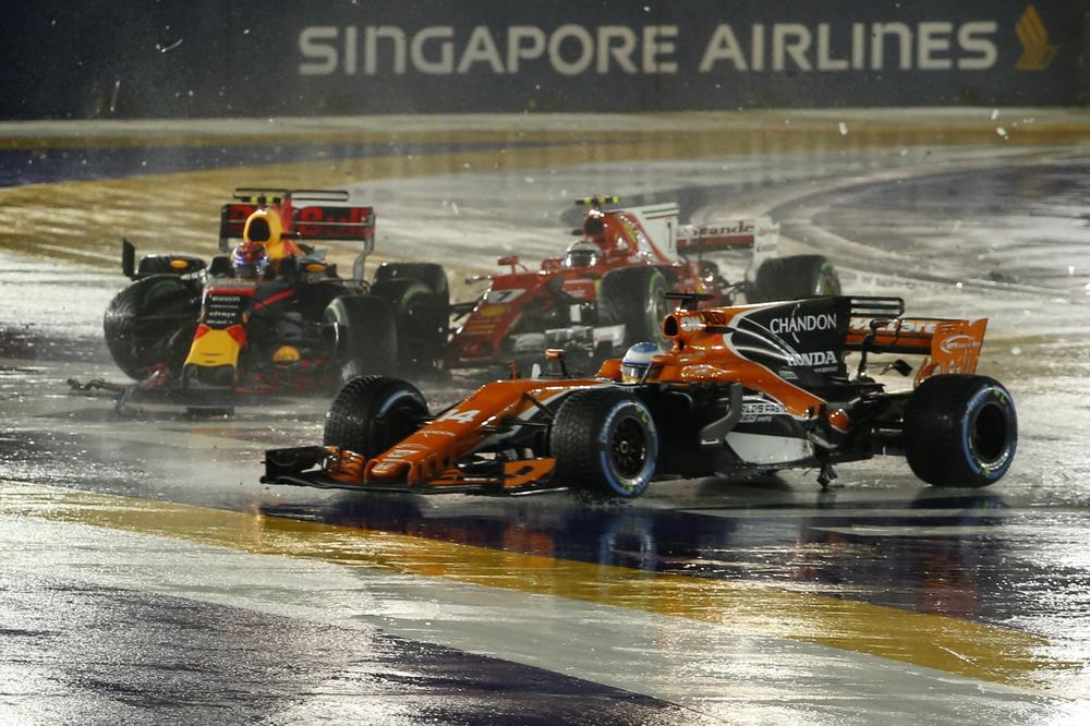 Sudari, kiša, ma havarija na sve strane! Hamilton ubeležio jubilarnu pobedu! (VIDEO)