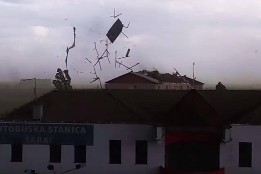 NAJSTRAŠNIJI SNIMAK NEVREMENA U SRBIJI! Pogledajte kako je leteo KROV u Šapcu - da se SMRZNEŠ od straha! (VIDEO)