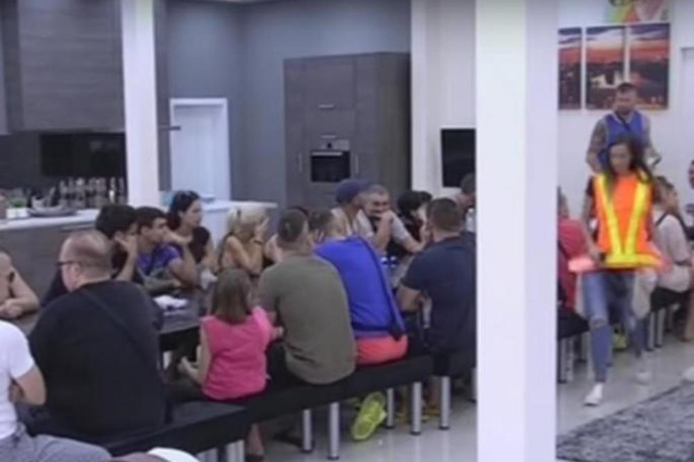 HITNA POMOĆ U ZADRUZI: Učesnik povređen - stavljaju mu gips! (FOTO)