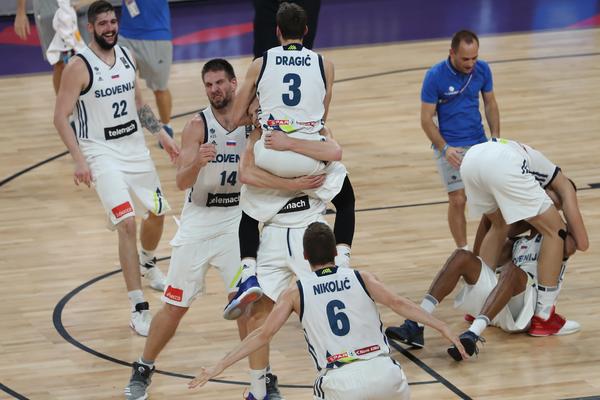 DOK SU VRIŠTALI I SKAKALI OD SREĆE SLOVENCI: Dragić je video uplakanog Lučića na klupi, tada je pokazao kakva je veličina! (VIDEO)