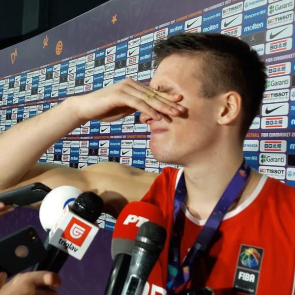 TO JE BILO JAČE OD NJEGA: Bogdan nije izdržao, progutao je knedlu i zaplakao pred novinarima: Krivo mi je... (VIDEO)