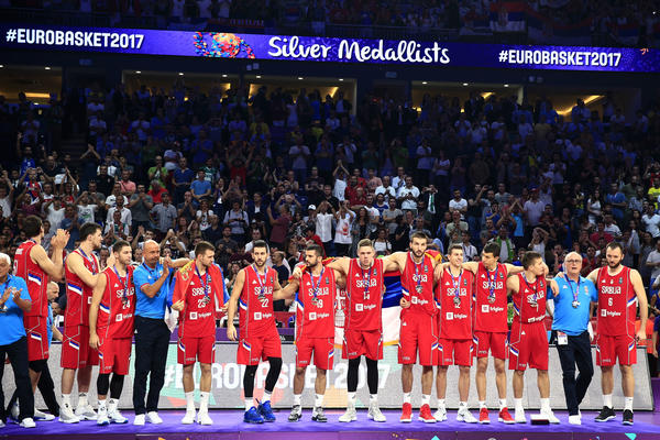 DOĐITE I PODRŽITE ŠAMPIONE! Poznato u koliko sati je doček košarkaške reprezentacije Srbije! (FOTO)
