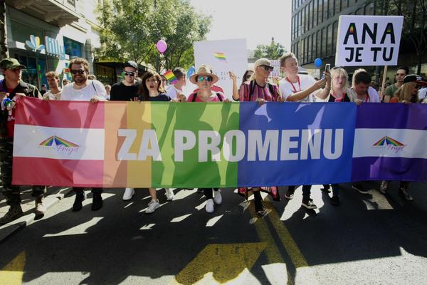 KARLEUŠA JE IZJAVOM POSTIDELA SVE KOLEGE: Podržavate samo političke skupove ZA KOJE STE PLAĆENI (VIDEO)