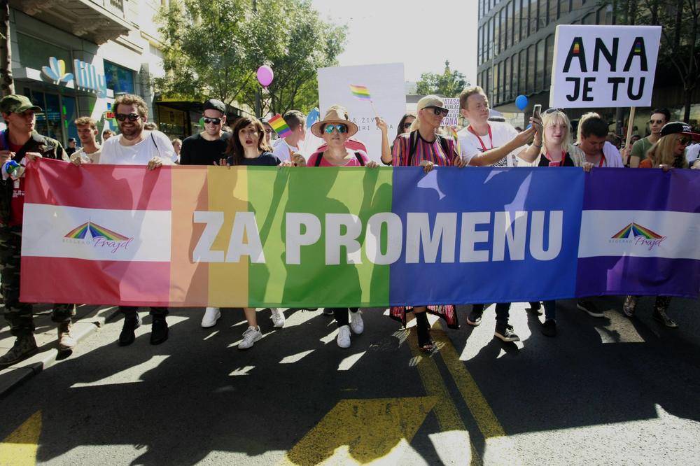 KARLEUŠA JE IZJAVOM POSTIDELA SVE KOLEGE: Podržavate samo političke skupove ZA KOJE STE PLAĆENI (VIDEO)