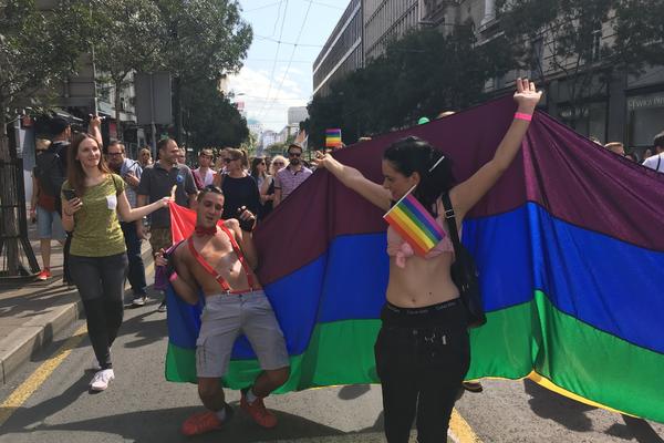 GOLIŠAVI MOMAK HIT PRAJDA U BEOGRADU! Snimili smo PLES koji nije za svačije oči! (VIDEO)