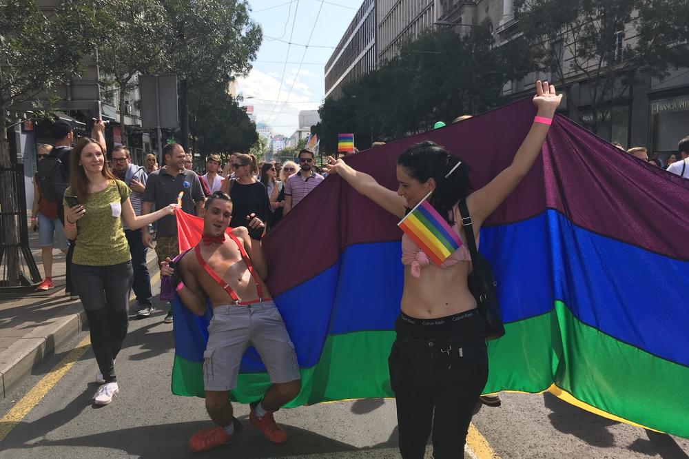 GOLIŠAVI MOMAK HIT PRAJDA U BEOGRADU! Snimili smo PLES koji nije za svačije oči! (VIDEO)