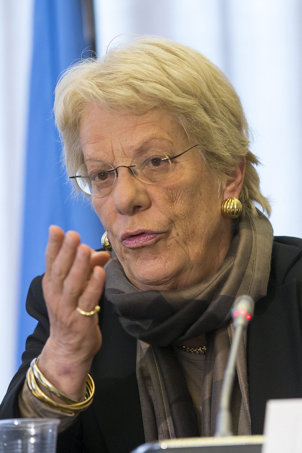 Karla del Ponte u svojoj knjizi napisala kako ju je aktuelni predsednik Crne Gore molio da ne svedoči protiv Miloševića  