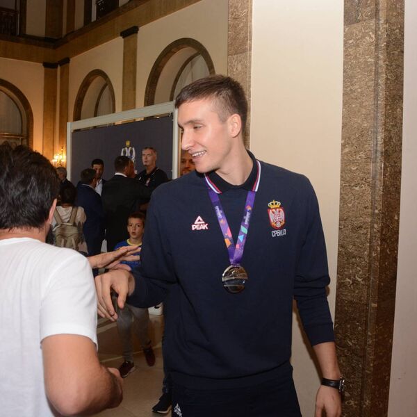 Probaj na ovo da ostaneš imun! Na Bogdanovu adresu je stigla veoma bezobrazna ponuda! (FOTO)